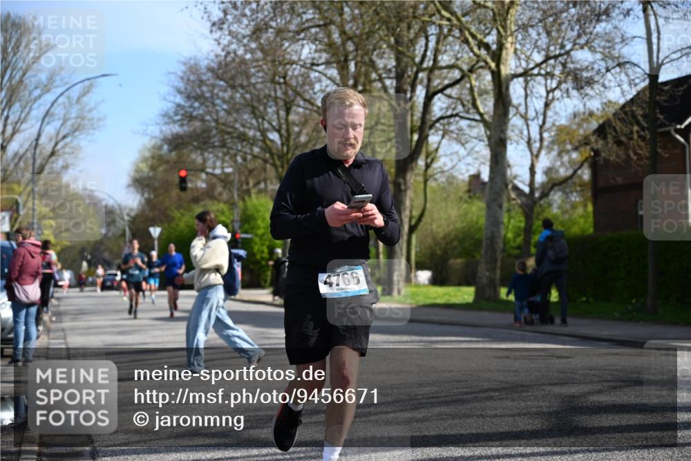 12.04.2026 - 45. Internationalen Wilhelmsburger Insellauf J. Mangold http://msf.ph/oto/9456671 12.04.2026 10:31:05 Ziel 2831, 5811, 2325, 5661, 4766, 4329, 4212, 5526, 2284, 3584, 3619, 3634, 2780, 5653, 3706, 2377 meine-sportfotos.de