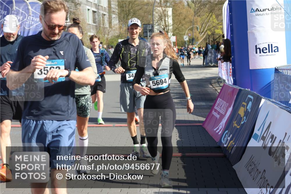 12.04.2026 - 45. Internationalen Wilhelmsburger Insellauf Strokosch-Dieckow http://msf.ph/oto/9456677 12.04.2026 10:46:09 Ziel 5325, 3653, 4139, 4531, 5694, 2216, 3430, 5594, 4481, 4682 meine-sportfotos.de