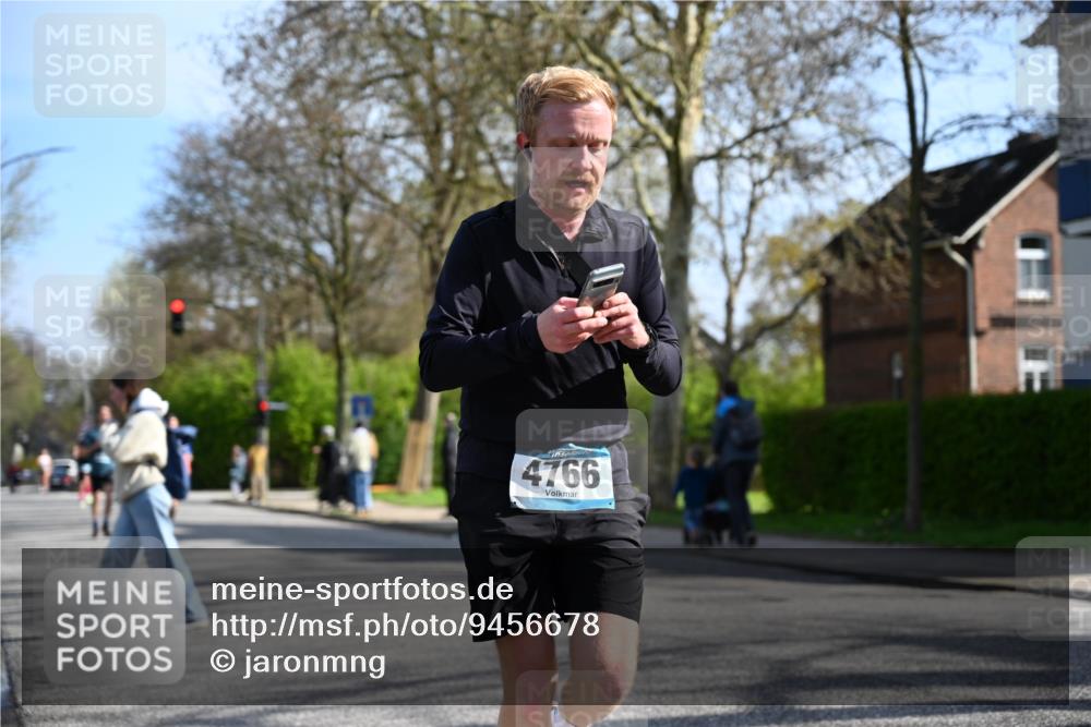 12.04.2026 - 45. Internationalen Wilhelmsburger Insellauf J. Mangold http://msf.ph/oto/9456678 12.04.2026 10:31:05 Ziel 2831, 5811, 2325, 5661, 4766, 4329, 4212, 5526, 2284, 3584, 3619, 3634, 2780, 5653, 3706, 2377 meine-sportfotos.de