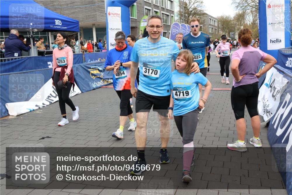 12.04.2026 - 45. Internationalen Wilhelmsburger Insellauf Strokosch-Dieckow http://msf.ph/oto/9456679 12.04.2026 13:03:11 Ziel 3170, 4719 meine-sportfotos.de
