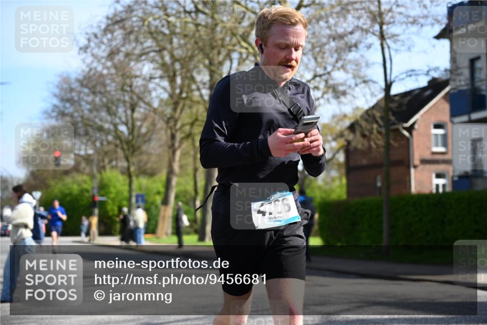 12.04.2026 - 45. Internationalen Wilhelmsburger Insellauf J. Mangold http://msf.ph/oto/9456681 12.04.2026 10:31:05 Ziel 2831, 5811, 2325, 5661, 4766, 4329, 4212, 5526, 2284, 3584, 3619, 3634, 2780, 5653, 3706, 2377 meine-sportfotos.de