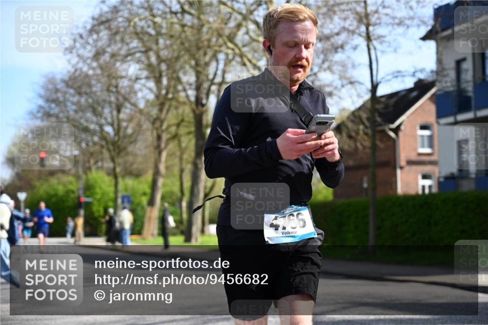 12.04.2026 - 45. Internationalen Wilhelmsburger Insellauf J. Mangold http://msf.ph/oto/9456682 12.04.2026 10:31:05 Ziel 2831, 5811, 2325, 5661, 4766, 4329, 4212, 5526, 2284, 3584, 3619, 3634, 2780, 5653, 3706, 2377 meine-sportfotos.de