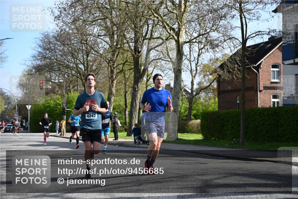 12.04.2026 - 45. Internationalen Wilhelmsburger Insellauf J. Mangold http://msf.ph/oto/9456685 12.04.2026 10:31:11 Ziel 2325, 5661, 4766, 4329, 4212, 5526, 2284, 3584, 3619, 3619, 3634, 2780, 5653, 3706, 2377 meine-sportfotos.de