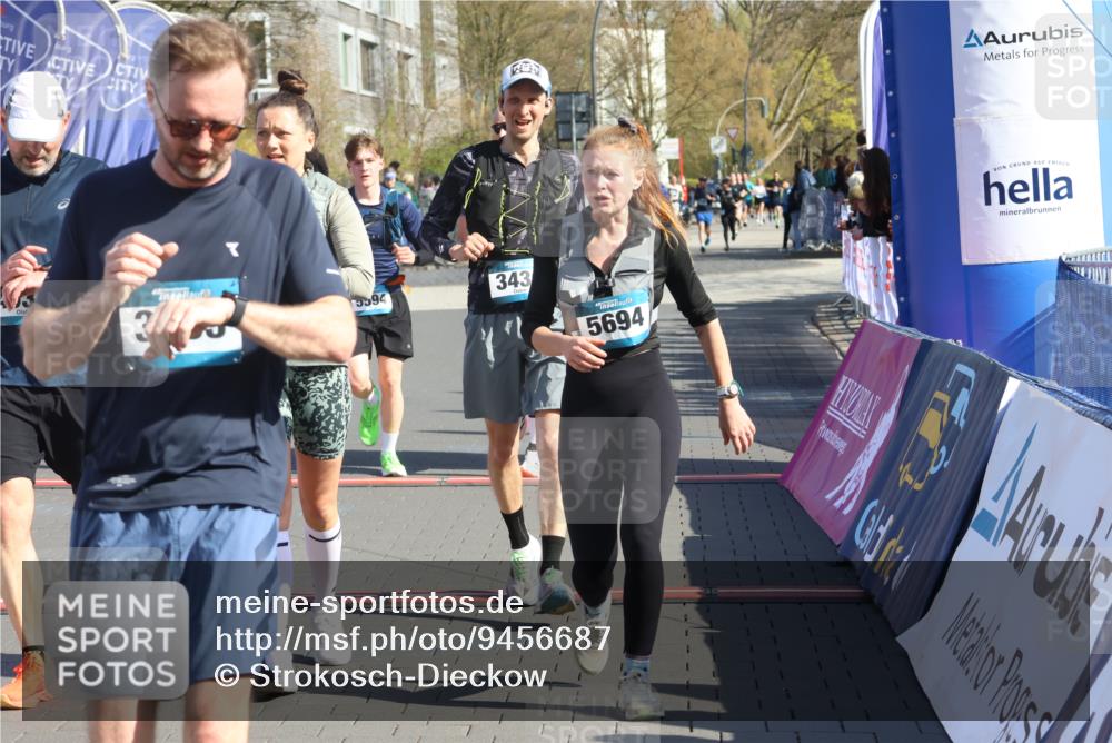 12.04.2026 - 45. Internationalen Wilhelmsburger Insellauf Strokosch-Dieckow http://msf.ph/oto/9456687 12.04.2026 10:46:09 Ziel 5325, 3653, 4139, 4531, 5694, 2216, 3430, 5594, 4481, 4682 meine-sportfotos.de