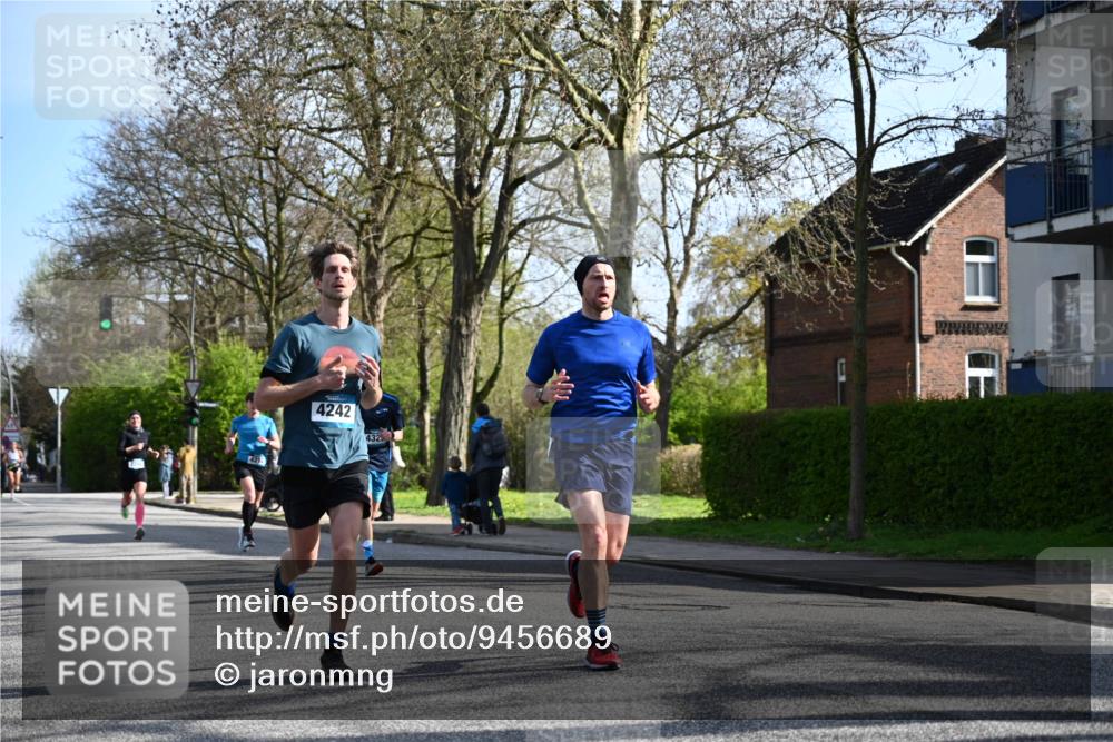 12.04.2026 - 45. Internationalen Wilhelmsburger Insellauf J. Mangold http://msf.ph/oto/9456689 12.04.2026 10:31:11 Ziel 2325, 5661, 4766, 4329, 4212, 5526, 2284, 3584, 3619, 3619, 3634, 2780, 5653, 3706, 2377 meine-sportfotos.de
