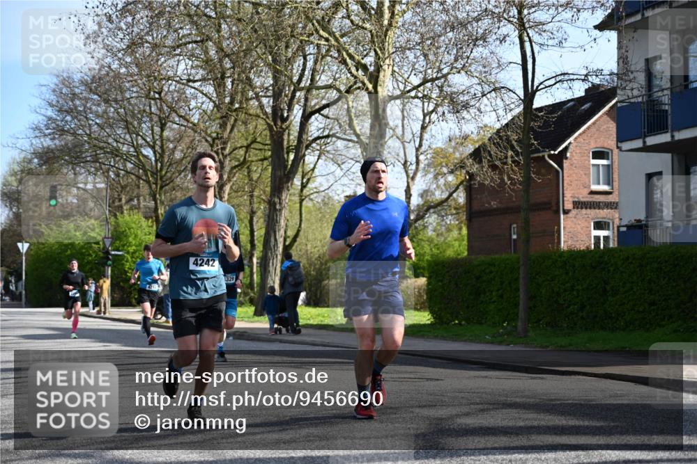 12.04.2026 - 45. Internationalen Wilhelmsburger Insellauf J. Mangold http://msf.ph/oto/9456690 12.04.2026 10:31:11 Ziel 2325, 5661, 4766, 4329, 4212, 5526, 2284, 3584, 3619, 3619, 3634, 2780, 5653, 3706, 2377 meine-sportfotos.de