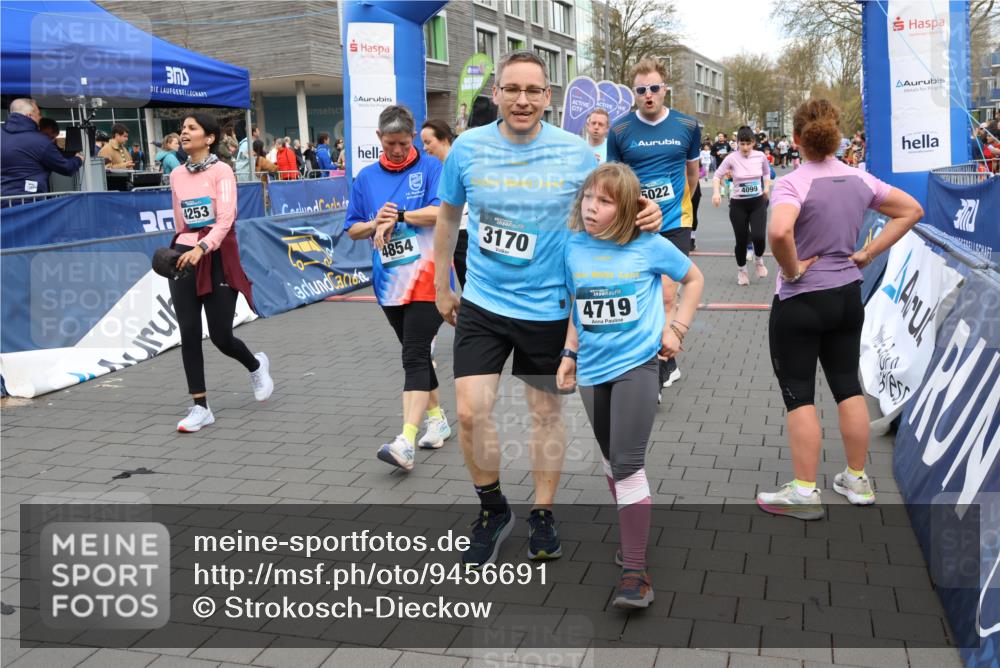 12.04.2026 - 45. Internationalen Wilhelmsburger Insellauf Strokosch-Dieckow http://msf.ph/oto/9456691 12.04.2026 13:03:11 Ziel 3170, 4719 meine-sportfotos.de