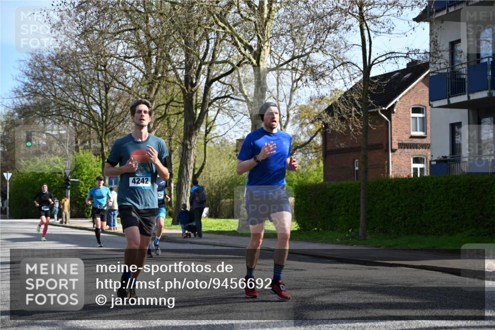 12.04.2026 - 45. Internationalen Wilhelmsburger Insellauf J. Mangold http://msf.ph/oto/9456692 12.04.2026 10:31:11 Ziel 2325, 5661, 4766, 4329, 4212, 5526, 2284, 3584, 3619, 3619, 3634, 2780, 5653, 3706, 2377 meine-sportfotos.de