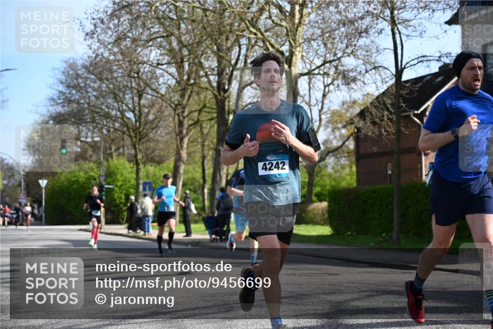 12.04.2026 - 45. Internationalen Wilhelmsburger Insellauf J. Mangold http://msf.ph/oto/9456699 12.04.2026 10:31:12 Ziel 5661, 4766, 4329, 4212, 5526, 2284, 3584, 3619, 3634, 2780, 5653, 3706, 2377 meine-sportfotos.de