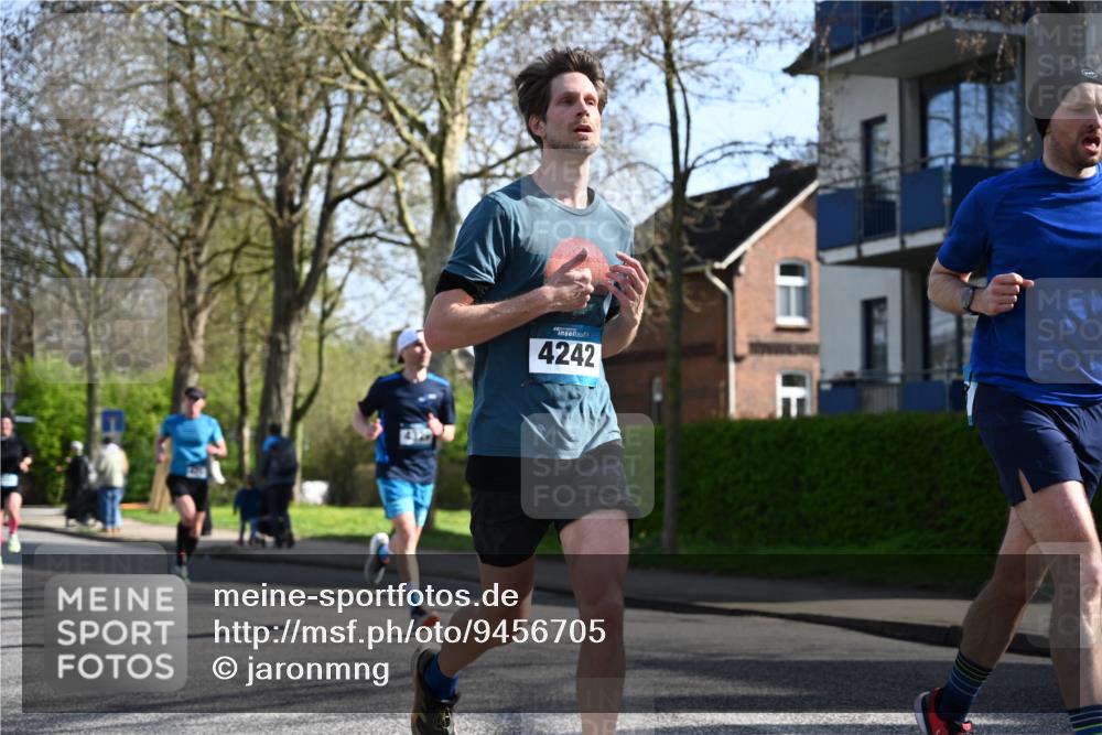 12.04.2026 - 45. Internationalen Wilhelmsburger Insellauf J. Mangold http://msf.ph/oto/9456705 12.04.2026 10:31:13 Ziel 5661, 4766, 4329, 4212, 5526, 2284, 3584, 3619, 3634, 2780, 5653, 3706, 2377, 4791 meine-sportfotos.de