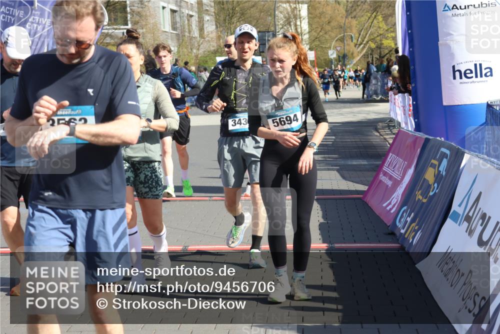 12.04.2026 - 45. Internationalen Wilhelmsburger Insellauf Strokosch-Dieckow http://msf.ph/oto/9456706 12.04.2026 10:46:09 Ziel 5325, 3653, 4139, 4531, 5694, 2216, 3430, 5594, 4481, 4682 meine-sportfotos.de