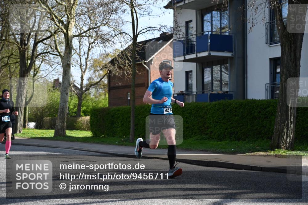 12.04.2026 - 45. Internationalen Wilhelmsburger Insellauf J. Mangold http://msf.ph/oto/9456711 12.04.2026 10:31:15 Ziel 4766, 4329, 4212, 5526, 2284, 3584, 3619, 3634, 3634, 2780, 5653, 3706, 2377, 4791 meine-sportfotos.de