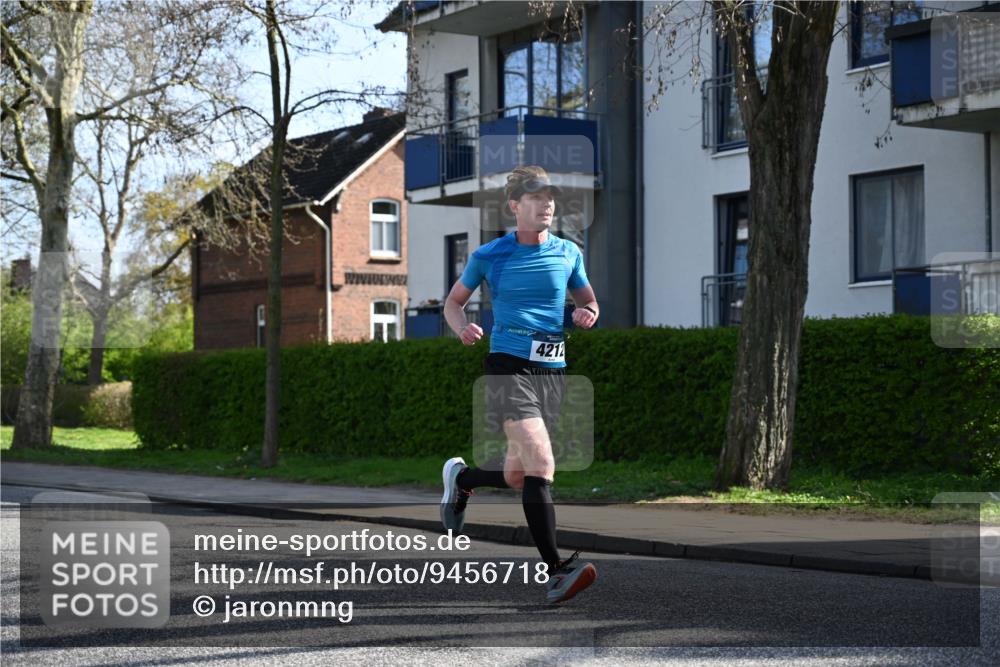 12.04.2026 - 45. Internationalen Wilhelmsburger Insellauf J. Mangold http://msf.ph/oto/9456718 12.04.2026 10:31:16 Ziel 4766, 4329, 4212, 5526, 2284, 3584, 3619, 3634, 2780, 5653, 3706, 2377, 4791 meine-sportfotos.de