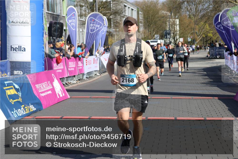 12.04.2026 - 45. Internationalen Wilhelmsburger Insellauf Strokosch-Dieckow http://msf.ph/oto/9456719 12.04.2026 11:03:21 Ziel 2168, 3910, 3700 meine-sportfotos.de