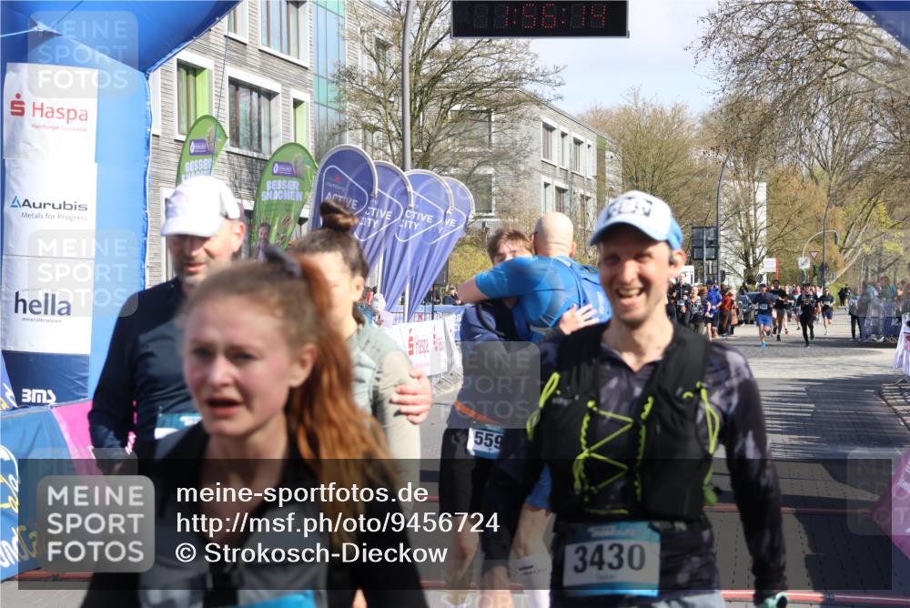 12.04.2026 - 45. Internationalen Wilhelmsburger Insellauf Strokosch-Dieckow http://msf.ph/oto/9456724 12.04.2026 10:46:13 Ziel 5594, 4481, 4682 meine-sportfotos.de