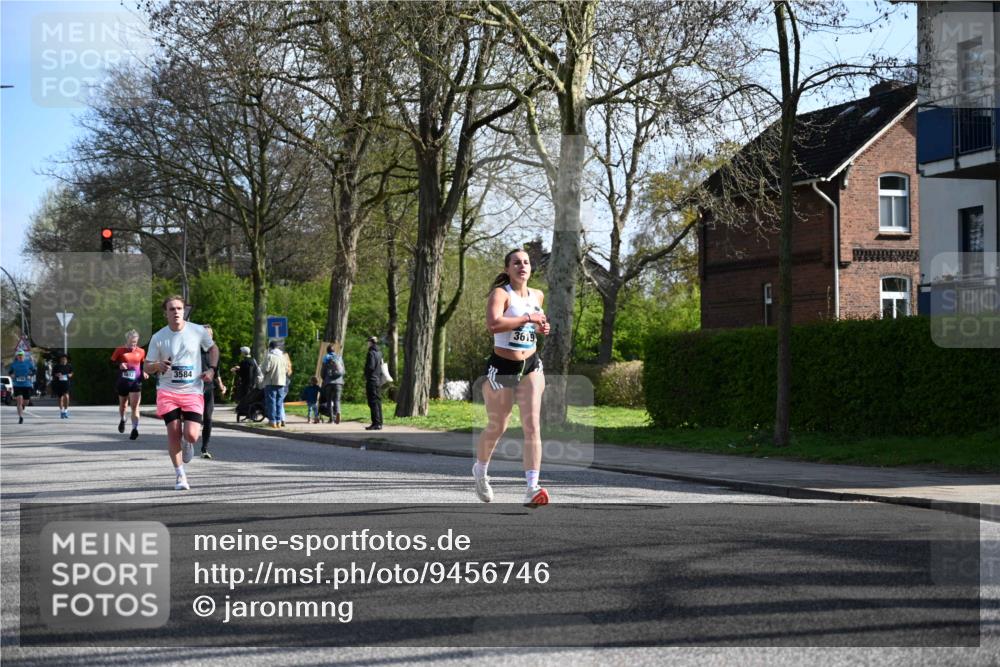 12.04.2026 - 45. Internationalen Wilhelmsburger Insellauf J. Mangold http://msf.ph/oto/9456746 12.04.2026 10:31:25 Ziel 2284, 3584, 3619, 3634, 2780, 5653, 3706, 2377, 4791, 4791, 5522, 4844 meine-sportfotos.de