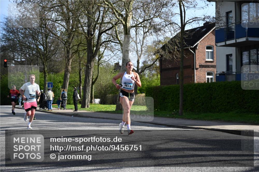 12.04.2026 - 45. Internationalen Wilhelmsburger Insellauf J. Mangold http://msf.ph/oto/9456751 12.04.2026 10:31:26 Ziel 2284, 3584, 3619, 3634, 2780, 5653, 3706, 2377, 2377, 4791, 5522, 4844 meine-sportfotos.de