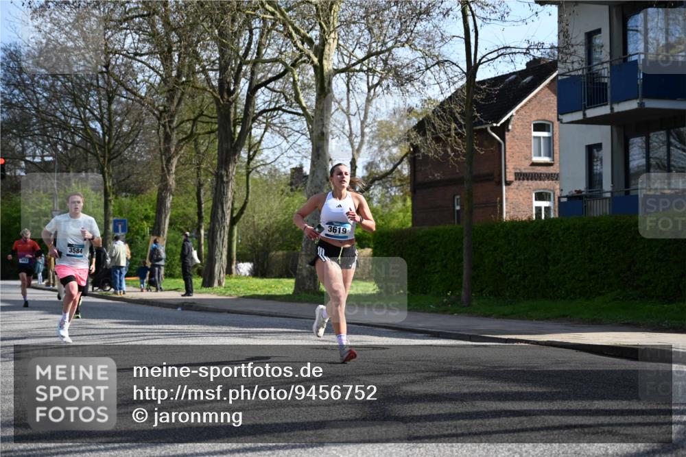 12.04.2026 - 45. Internationalen Wilhelmsburger Insellauf J. Mangold http://msf.ph/oto/9456752 12.04.2026 10:31:26 Ziel 2284, 3584, 3619, 3634, 2780, 5653, 3706, 2377, 2377, 4791, 5522, 4844 meine-sportfotos.de