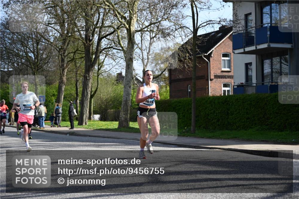 12.04.2026 - 45. Internationalen Wilhelmsburger Insellauf J. Mangold http://msf.ph/oto/9456755 12.04.2026 10:31:26 Ziel 2284, 3584, 3619, 3634, 2780, 5653, 3706, 2377, 2377, 4791, 5522, 4844 meine-sportfotos.de