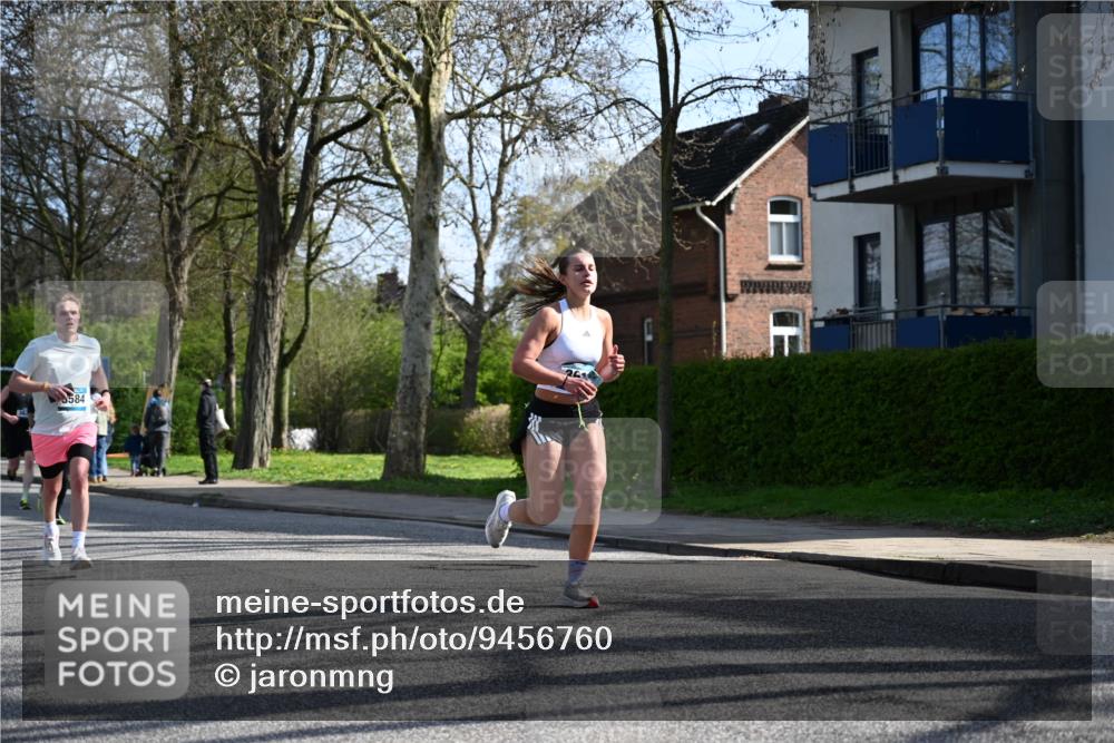 12.04.2026 - 45. Internationalen Wilhelmsburger Insellauf J. Mangold http://msf.ph/oto/9456760 12.04.2026 10:31:26 Ziel 2284, 3584, 3619, 3634, 2780, 5653, 3706, 2377, 2377, 4791, 5522, 4844 meine-sportfotos.de