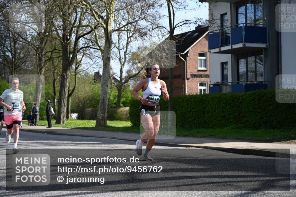 12.04.2026 - 45. Internationalen Wilhelmsburger Insellauf J. Mangold http://msf.ph/oto/9456762 12.04.2026 10:31:26 Ziel 2284, 3584, 3619, 3634, 2780, 5653, 3706, 2377, 2377, 4791, 5522, 4844 meine-sportfotos.de