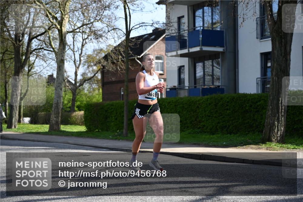 12.04.2026 - 45. Internationalen Wilhelmsburger Insellauf J. Mangold http://msf.ph/oto/9456768 12.04.2026 10:31:27 Ziel 2284, 3584, 3619, 3634, 2780, 5653, 3706, 2377, 4791, 5522, 4844, 3666 meine-sportfotos.de