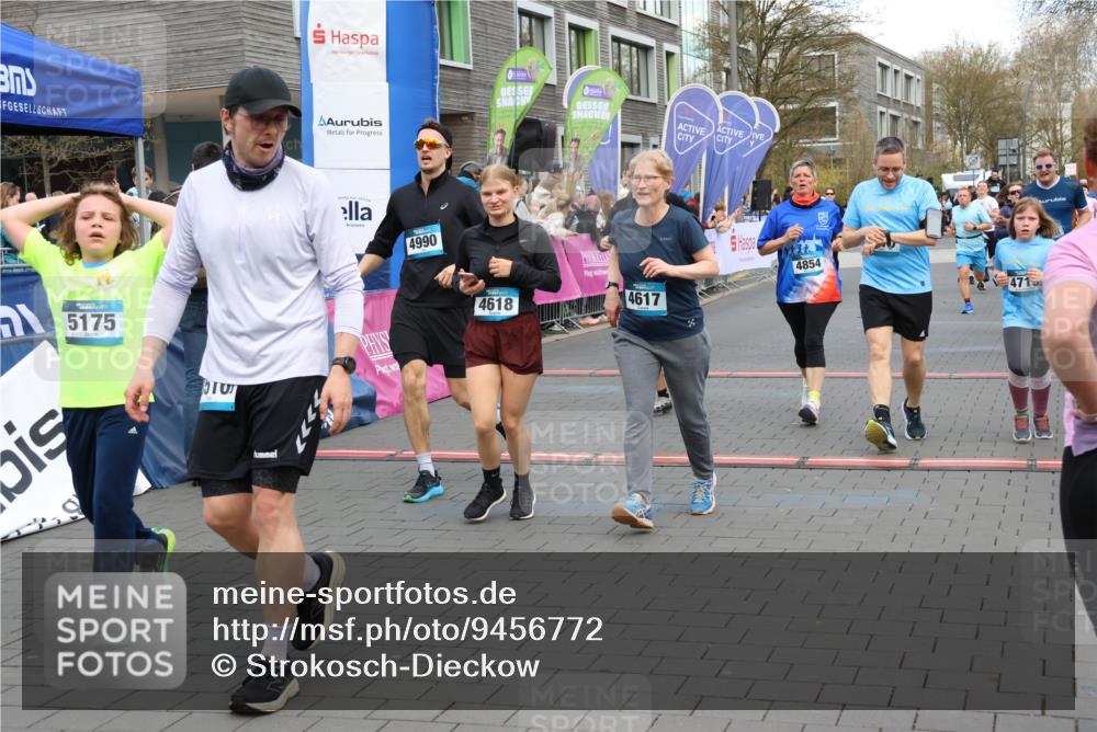 12.04.2026 - 45. Internationalen Wilhelmsburger Insellauf Strokosch-Dieckow http://msf.ph/oto/9456772 12.04.2026 13:03:06 Ziel 4990, 4618, 4617, 4854 meine-sportfotos.de