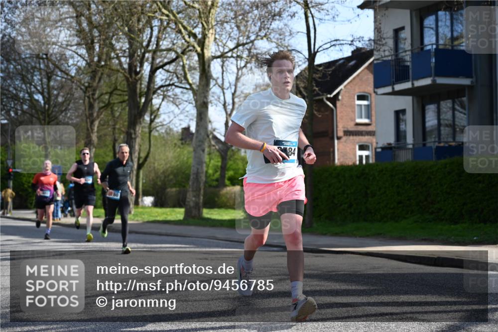 12.04.2026 - 45. Internationalen Wilhelmsburger Insellauf J. Mangold http://msf.ph/oto/9456785 12.04.2026 10:31:28 Ziel 3584, 3619, 3634, 2780, 5653, 3706, 2377, 4791, 5522, 4844, 3666, 3905 meine-sportfotos.de