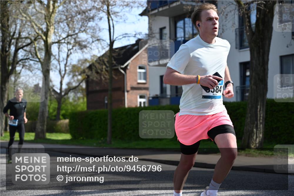 12.04.2026 - 45. Internationalen Wilhelmsburger Insellauf J. Mangold http://msf.ph/oto/9456796 12.04.2026 10:31:29 Ziel 3584, 3619, 3634, 2780, 5653, 3706, 2377, 4791, 5522, 4844, 3666, 3905, 5449 meine-sportfotos.de