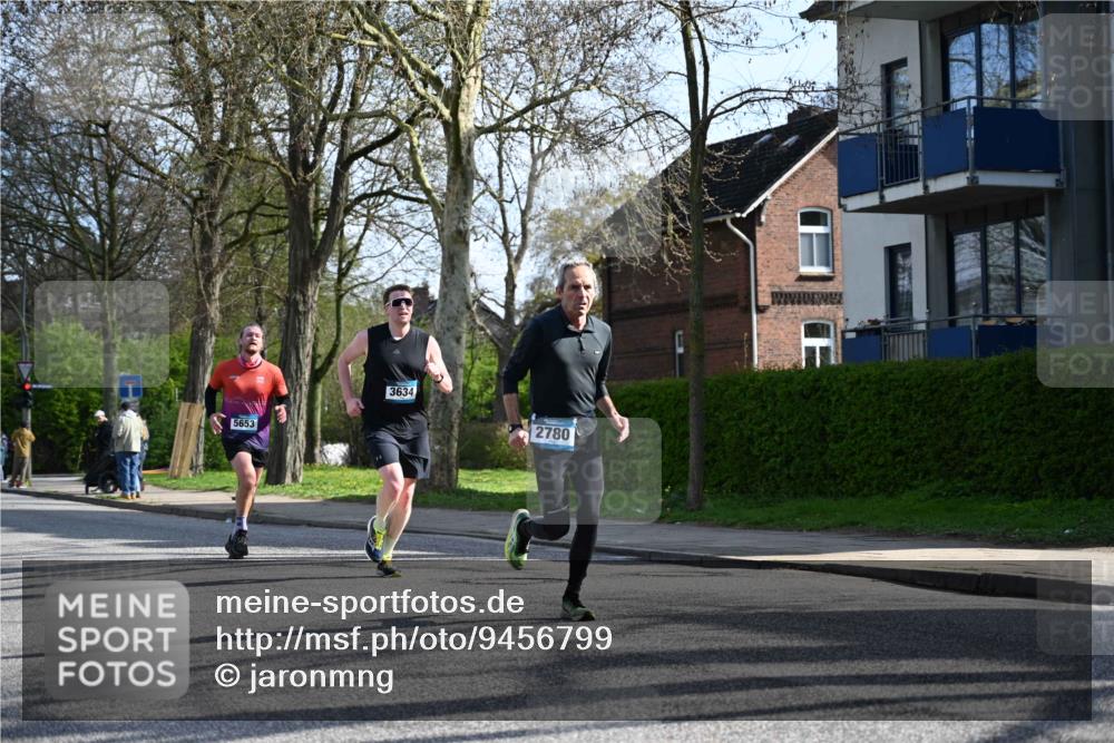 12.04.2026 - 45. Internationalen Wilhelmsburger Insellauf J. Mangold http://msf.ph/oto/9456799 12.04.2026 10:31:30 Ziel 3584, 3619, 3634, 2780, 5653, 3706, 2377, 4791, 5522, 4844, 3666, 3905, 5449 meine-sportfotos.de
