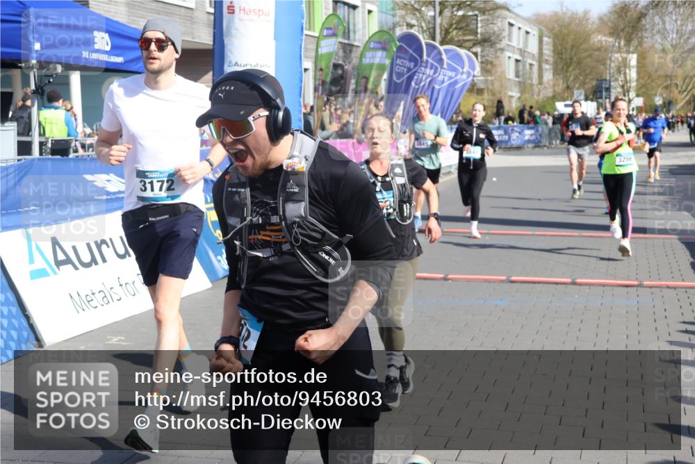 12.04.2026 - 45. Internationalen Wilhelmsburger Insellauf Strokosch-Dieckow http://msf.ph/oto/9456803 12.04.2026 10:46:23 Ziel 3172, 2691, 3256, 3848, 3849, 5690, 4182 meine-sportfotos.de
