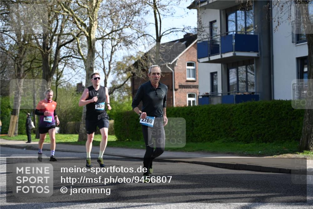 12.04.2026 - 45. Internationalen Wilhelmsburger Insellauf J. Mangold http://msf.ph/oto/9456807 12.04.2026 10:31:30 Ziel 3584, 3619, 3634, 2780, 5653, 3706, 2377, 4791, 5522, 4844, 3666, 3905, 5449 meine-sportfotos.de