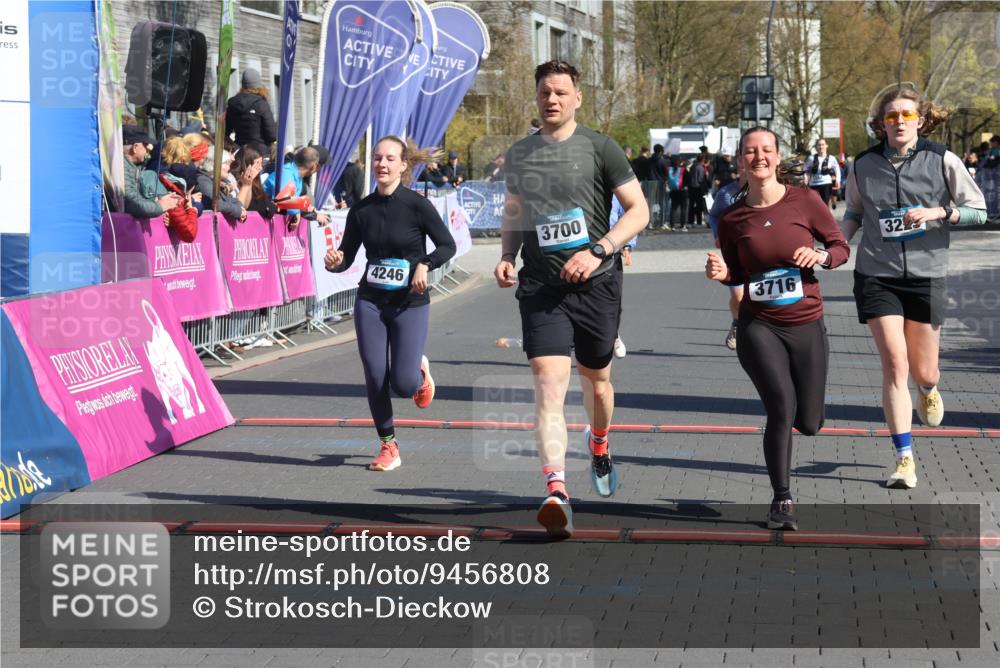 12.04.2026 - 45. Internationalen Wilhelmsburger Insellauf Strokosch-Dieckow http://msf.ph/oto/9456808 12.04.2026 11:03:26 Ziel 3910, 3700, 3716, 3223, 4246, 4382, 5816 meine-sportfotos.de