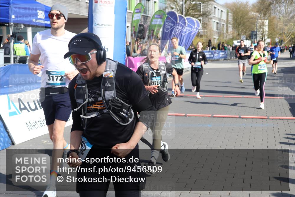 12.04.2026 - 45. Internationalen Wilhelmsburger Insellauf Strokosch-Dieckow http://msf.ph/oto/9456809 12.04.2026 10:46:23 Ziel 3172, 2691, 3256, 3848, 3849, 5690, 4182 meine-sportfotos.de
