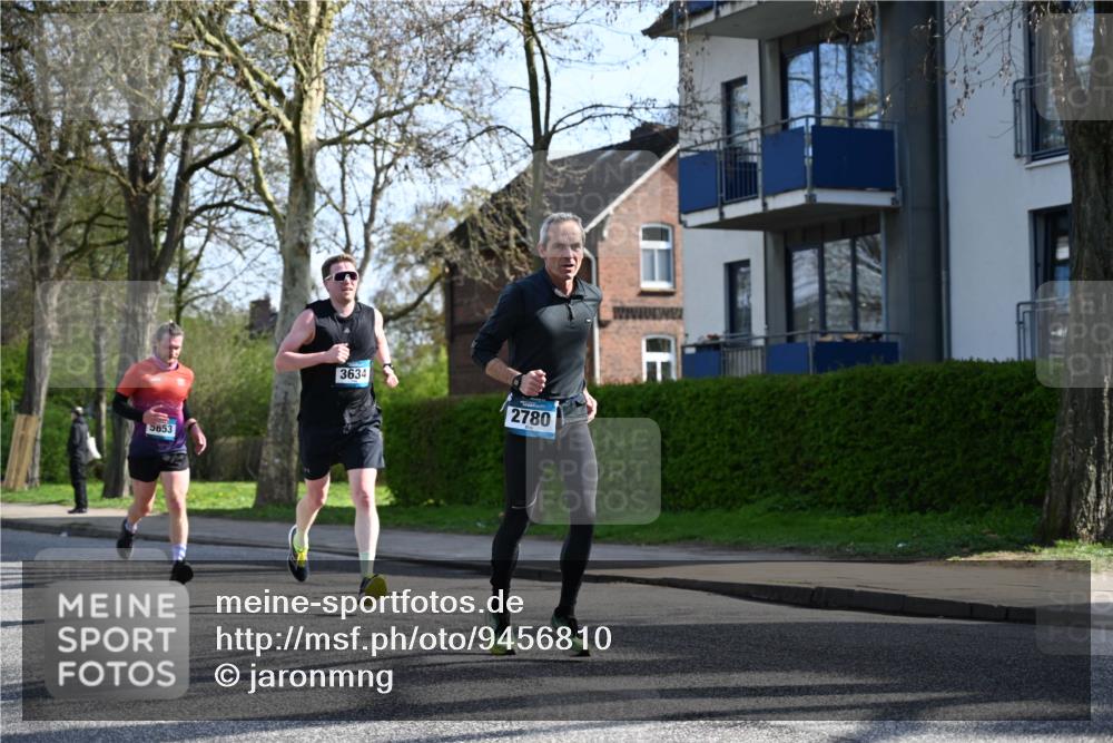 12.04.2026 - 45. Internationalen Wilhelmsburger Insellauf J. Mangold http://msf.ph/oto/9456810 12.04.2026 10:31:30 Ziel 3584, 3619, 3634, 2780, 5653, 3706, 2377, 4791, 5522, 4844, 3666, 3905, 5449 meine-sportfotos.de