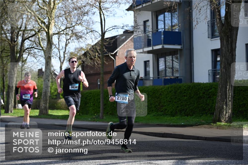12.04.2026 - 45. Internationalen Wilhelmsburger Insellauf J. Mangold http://msf.ph/oto/9456814 12.04.2026 10:31:30 Ziel 3584, 3619, 3634, 2780, 5653, 3706, 2377, 4791, 5522, 4844, 3666, 3905, 5449 meine-sportfotos.de