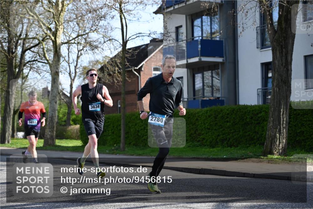 12.04.2026 - 45. Internationalen Wilhelmsburger Insellauf J. Mangold http://msf.ph/oto/9456815 12.04.2026 10:31:31 Ziel 3584, 3619, 3634, 2780, 5653, 3706, 2377, 4791, 5522, 4844, 3666, 3905, 5449 meine-sportfotos.de