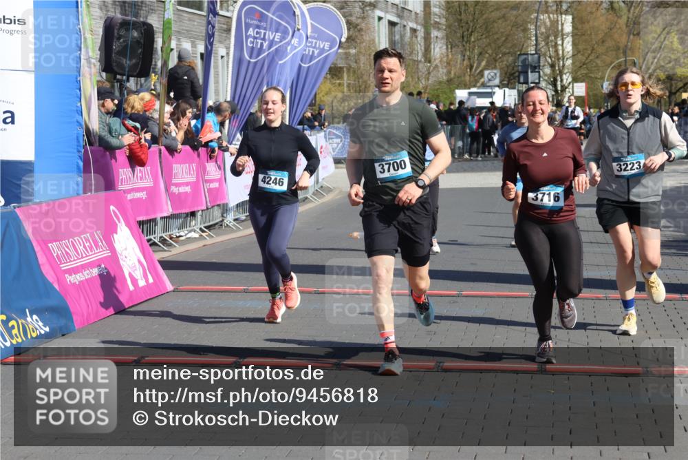 12.04.2026 - 45. Internationalen Wilhelmsburger Insellauf Strokosch-Dieckow http://msf.ph/oto/9456818 12.04.2026 11:03:26 Ziel 3910, 3700, 3716, 3223, 4246, 4382, 5816 meine-sportfotos.de