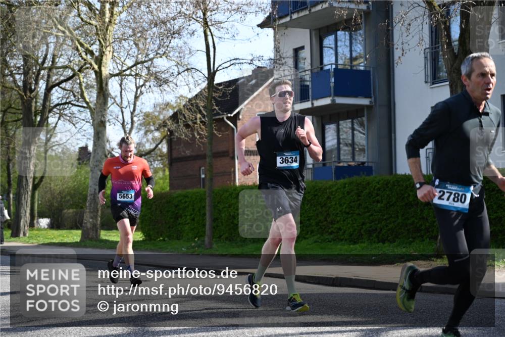 12.04.2026 - 45. Internationalen Wilhelmsburger Insellauf J. Mangold http://msf.ph/oto/9456820 12.04.2026 10:31:31 Ziel 3584, 3619, 3634, 2780, 5653, 3706, 2377, 4791, 5522, 4844, 3666, 3905, 5449 meine-sportfotos.de