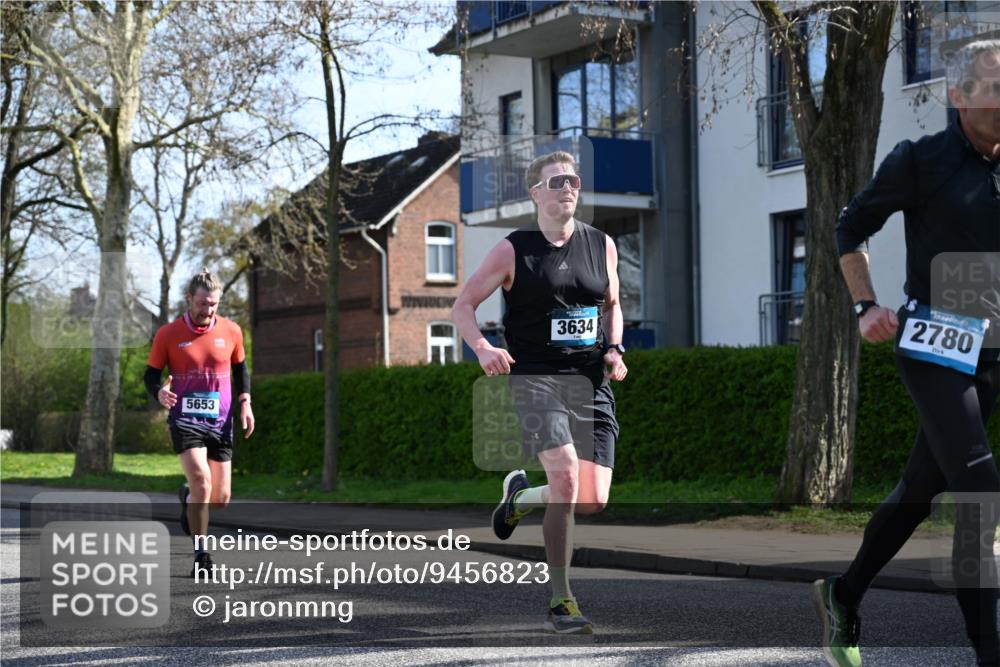 12.04.2026 - 45. Internationalen Wilhelmsburger Insellauf J. Mangold http://msf.ph/oto/9456823 12.04.2026 10:31:31 Ziel 3584, 3619, 3634, 2780, 5653, 3706, 2377, 4791, 5522, 4844, 3666, 3905, 5449 meine-sportfotos.de