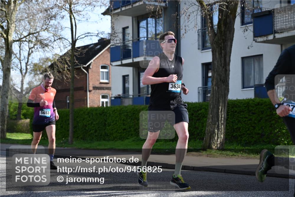 12.04.2026 - 45. Internationalen Wilhelmsburger Insellauf J. Mangold http://msf.ph/oto/9456825 12.04.2026 10:31:32 Ziel 3584, 3619, 3634, 2780, 5653, 3706, 2377, 4791, 5522, 5522, 4844, 3666, 3905, 5449 meine-sportfotos.de