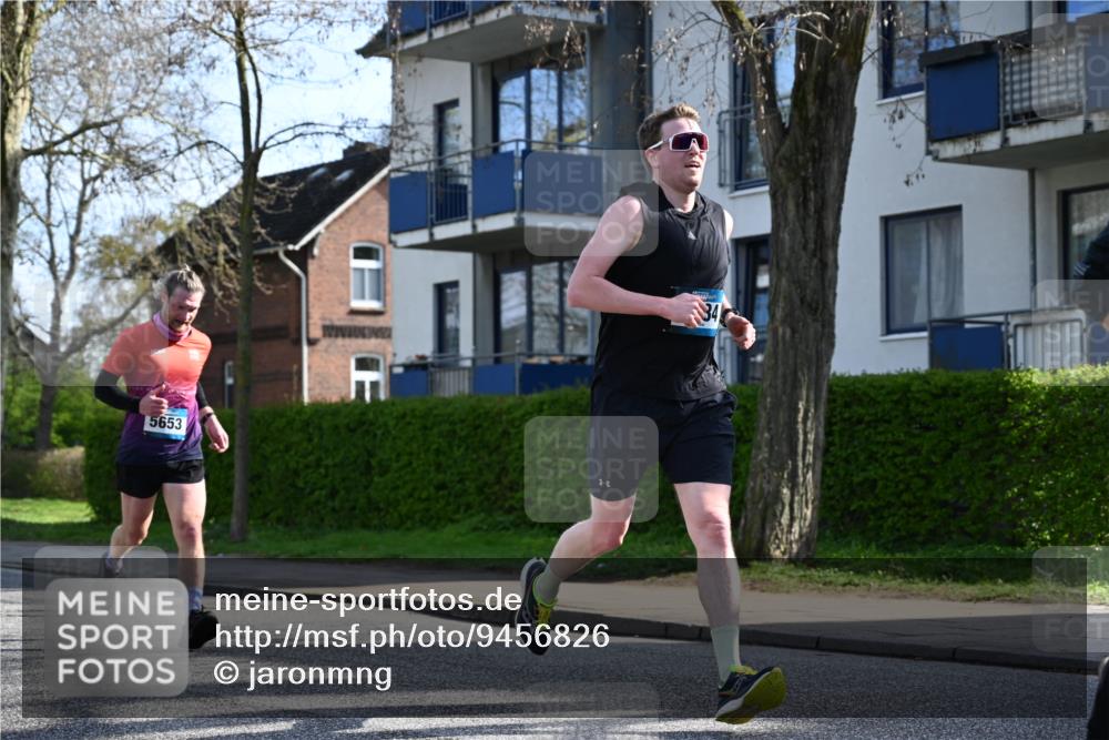 12.04.2026 - 45. Internationalen Wilhelmsburger Insellauf J. Mangold http://msf.ph/oto/9456826 12.04.2026 10:31:32 Ziel 3584, 3619, 3634, 2780, 5653, 3706, 2377, 4791, 5522, 5522, 4844, 3666, 3905, 5449 meine-sportfotos.de