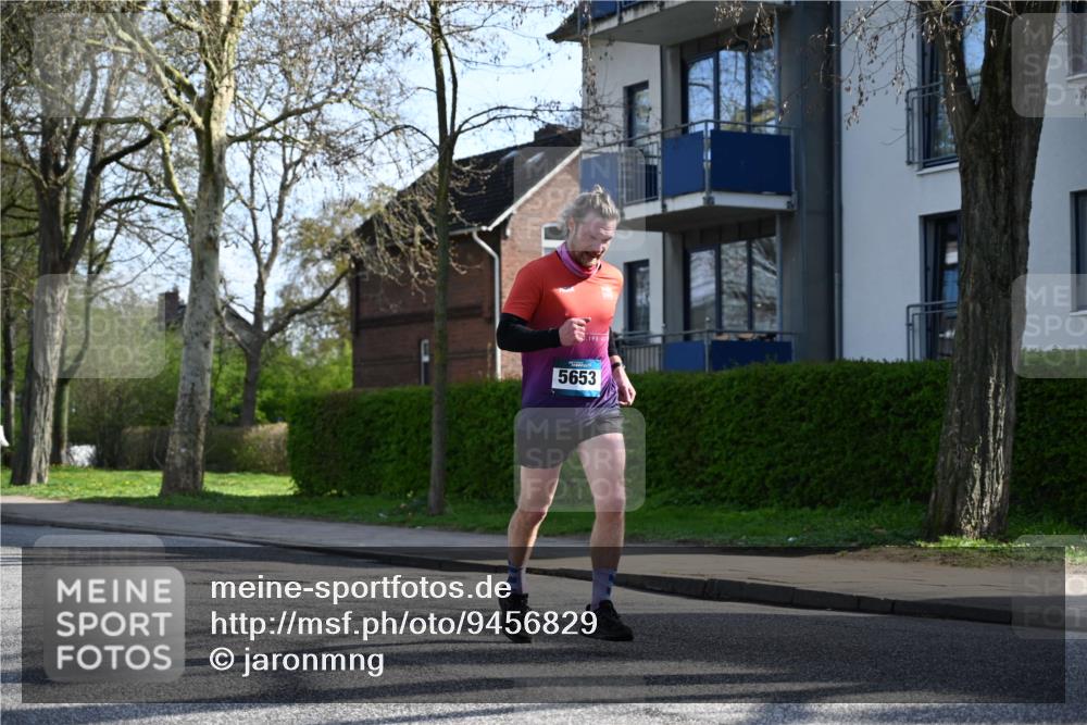 12.04.2026 - 45. Internationalen Wilhelmsburger Insellauf J. Mangold http://msf.ph/oto/9456829 12.04.2026 10:31:32 Ziel 3584, 3619, 3634, 2780, 5653, 3706, 2377, 4791, 5522, 5522, 4844, 3666, 3905, 5449 meine-sportfotos.de