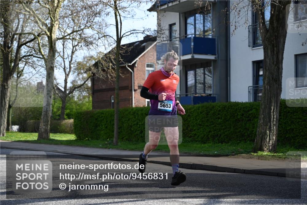 12.04.2026 - 45. Internationalen Wilhelmsburger Insellauf J. Mangold http://msf.ph/oto/9456831 12.04.2026 10:31:32 Ziel 3584, 3619, 3634, 2780, 5653, 3706, 2377, 4791, 5522, 5522, 4844, 3666, 3905, 5449 meine-sportfotos.de