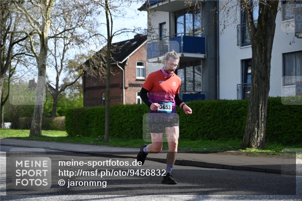 12.04.2026 - 45. Internationalen Wilhelmsburger Insellauf J. Mangold http://msf.ph/oto/9456832 12.04.2026 10:31:32 Ziel 3584, 3619, 3634, 2780, 5653, 3706, 2377, 4791, 5522, 5522, 4844, 3666, 3905, 5449 meine-sportfotos.de