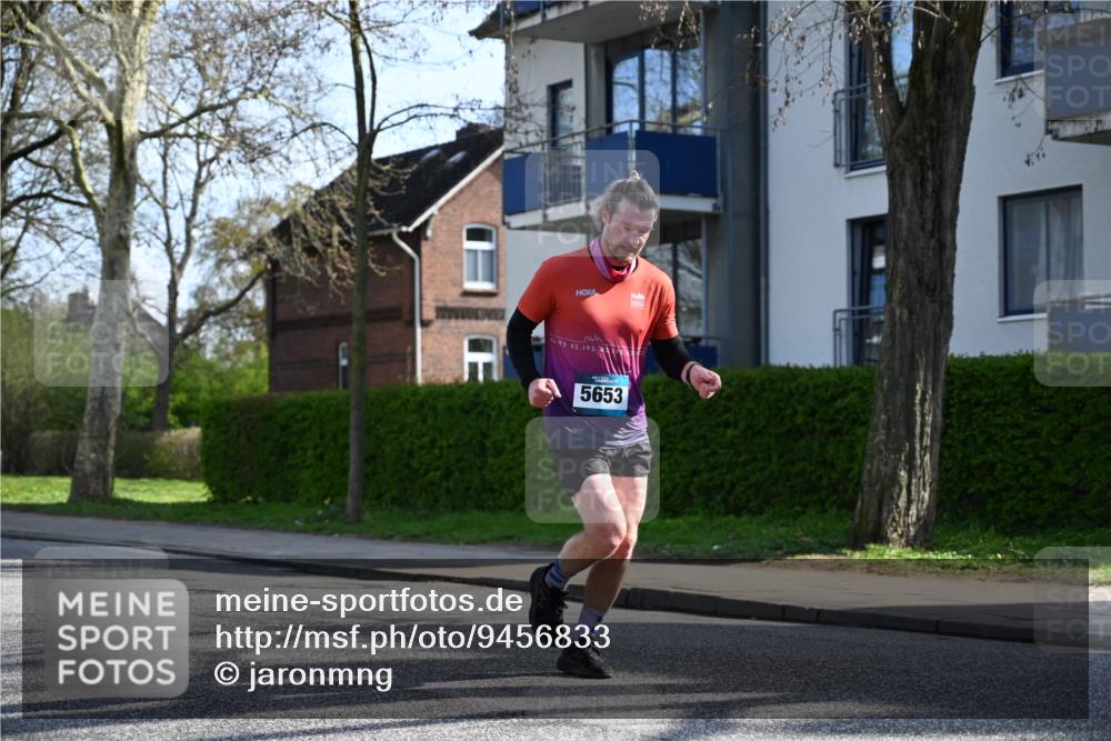 12.04.2026 - 45. Internationalen Wilhelmsburger Insellauf J. Mangold http://msf.ph/oto/9456833 12.04.2026 10:31:33 Ziel 3584, 3619, 3634, 2780, 5653, 3706, 2377, 4791, 5522, 4844, 3666, 3905, 5449 meine-sportfotos.de