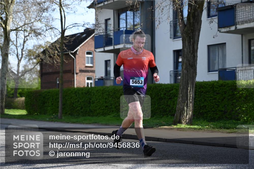 12.04.2026 - 45. Internationalen Wilhelmsburger Insellauf J. Mangold http://msf.ph/oto/9456836 12.04.2026 10:31:33 Ziel 3584, 3619, 3634, 2780, 5653, 3706, 2377, 4791, 5522, 4844, 3666, 3905, 5449 meine-sportfotos.de