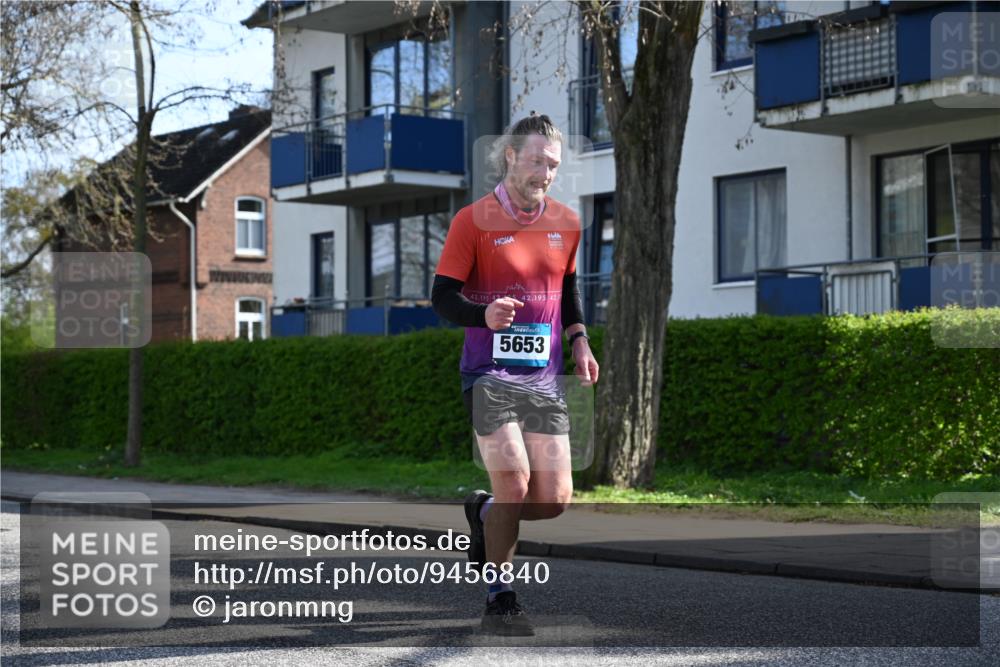 12.04.2026 - 45. Internationalen Wilhelmsburger Insellauf J. Mangold http://msf.ph/oto/9456840 12.04.2026 10:31:33 Ziel 3584, 3619, 3634, 2780, 5653, 3706, 2377, 4791, 5522, 4844, 3666, 3905, 5449 meine-sportfotos.de