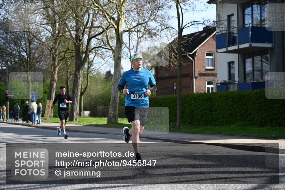 12.04.2026 - 45. Internationalen Wilhelmsburger Insellauf J. Mangold http://msf.ph/oto/9456847 12.04.2026 10:31:36 Ziel 3619, 3634, 2780, 5653, 3706, 2377, 4791, 5522, 4844, 3666, 3905, 5449 meine-sportfotos.de