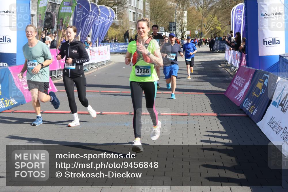 12.04.2026 - 45. Internationalen Wilhelmsburger Insellauf Strokosch-Dieckow http://msf.ph/oto/9456848 12.04.2026 10:46:25 Ziel 3172, 2691, 3256, 3848, 3849, 5690, 4182, 2460, 2706 meine-sportfotos.de